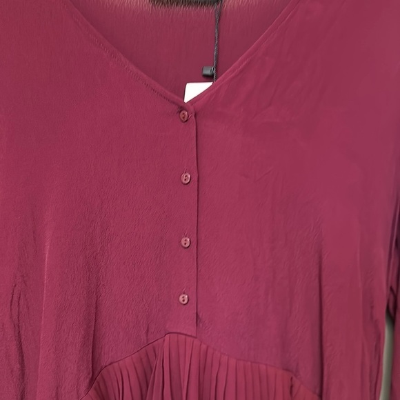 NWT  Zara Women's Blouse Pleated Hem & Cuffs High Low Hem burgundy Size Medium - Picture 7 of 11